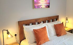 1 Merchants Gate - 2 Bedroom, City Apartment With Private Parking